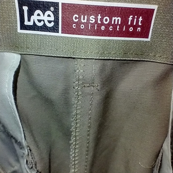 Lee Custom Fit Straight Leg Chino Pants Men's sz 33x32. - Picture 7 of 8